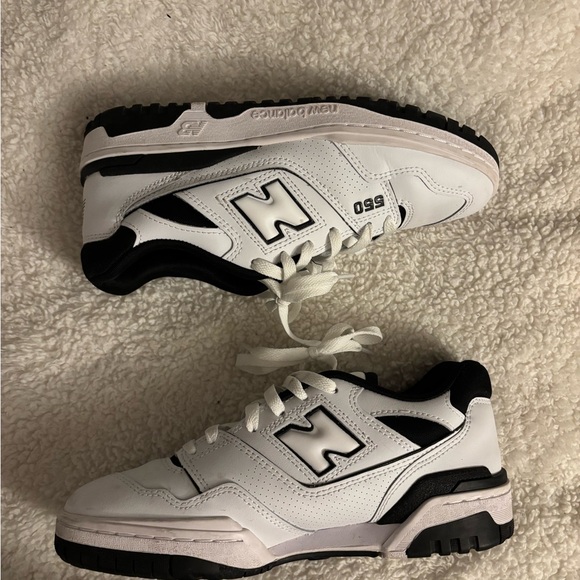 ‼️SOLD‼️New Balance White and Black Sneakers - Picture 2 of 3
